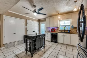 3108 Spring Valley Dr, Bedford, TX 76021 - Photo 10