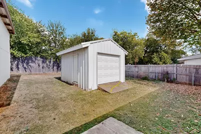 157 SE Tarrant Avenue, Burleson, TX 76028 - Photo 34
