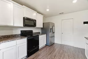 1321 Eagle Lake Dr, Azle, TX 76020 - Photo 10