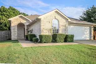 2004 Lennox Ln, Arlington, TX 76018 - Photo 2