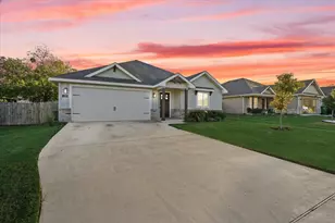 104 Arrowhead Dr, Sanger, TX 76266 - Photo 1