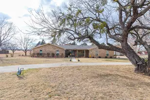 476 Scott St, Tye, TX 79563 - Photo 2