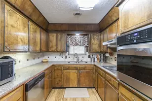 476 Scott St, Tye, TX 79563 - Photo 10