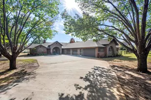 1070 Lakeview Ct, Argyle, TX 76226 - Photo 4