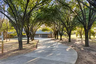 1070 Lakeview Ct, Copper Canyon, TX 76226 - Photo 2