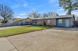 210 Slaughter St, Arlington, TX 76011 - Photo 4
