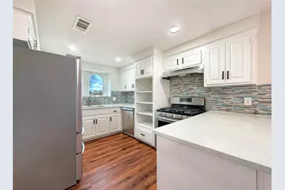 2201 Shady Meadow Court, Arlington, TX 76013 - Photo 2