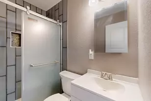 1035 Blaylock Cir S, Irving, TX 75061 - Photo 20