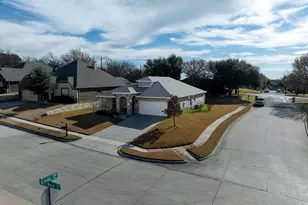 923 White Marlin Dr, Burleson, TX 76028 - Photo 4