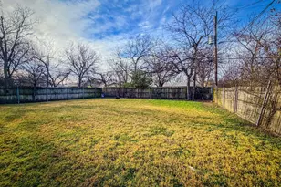 549 NW Hillery St, Burleson, TX 76028 - Photo 20