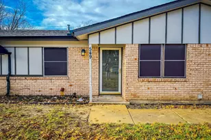 549 NW Hillery St, Burleson, TX 76028 - Photo 2