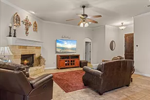 134 Donna Cir, Granbury, TX 76049 - Photo 4