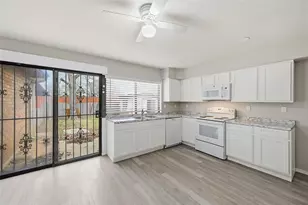 2102 Lewis Trail, Grand Prairie, TX 75052 - Photo 10