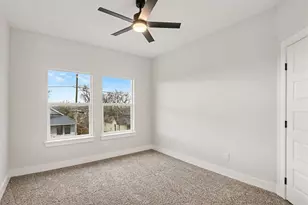2705 12th St, Fort Worth, TX 76111 - Photo 14