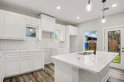 2705 12th Street, Fort Worth, TX 76111 - Photo 8