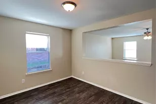 912 Bee Creek Ln, Fort Worth, TX 76120 - Photo 2