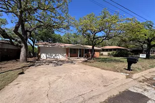 900 NW 11th St, Mineral Wells, TX 76067 - Photo 2