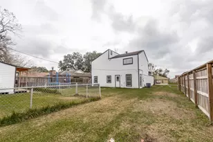 605 S Remington Dr, Angleton, TX 77515 - Photo 24