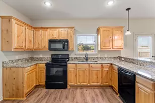 208 Lasso Cir, Mabank, TX 75143 - Photo 4