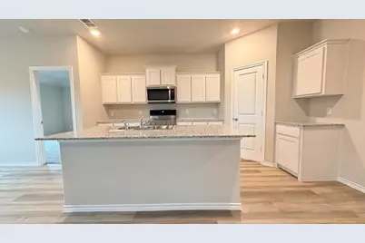 560 Arroyo Drive, Cleburne, TX 76033 - Photo 4