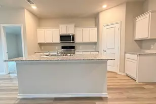 560 Arroyo Dr, Cleburne, TX 76033 - Photo 4