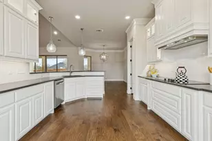 2165 Middlewood Cir, Granbury, TX 76049 - Photo 10