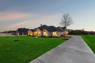 2165 Middlewood Cir, Granbury, TX 76049 - Photo 32