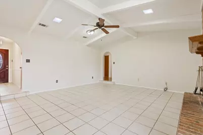 425 Lindenwood Lane W, Hewitt, TX 76643 - Photo 6