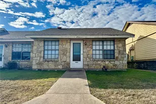 1429 Walters Dr, Granbury, TX 76048 - Photo 2