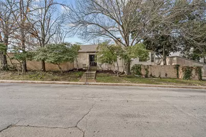 2410 Halloran Street, Fort Worth, TX 76107 - Photo 2