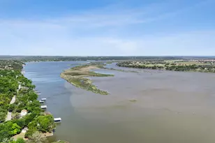 3719 Hedge Row St, Granbury, TX 76048 - Photo 2