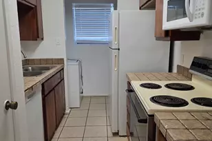 2409 Springmont Ct, Arlington, TX 76012 - Photo 2