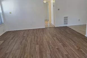 2409 Springmont Ct, Arlington, TX 76012 - Photo 4
