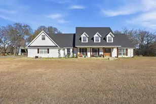 104 Fossil Ct, Springtown, TX 76082 - Photo 1