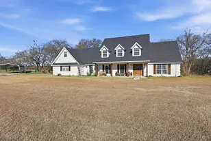 104 Fossil Ct, Springtown, TX 76082 - Photo 2