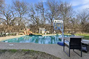 104 Fossil Ct, Springtown, TX 76082 - Photo 32