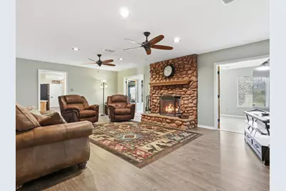 104 Fossil Court, Springtown, TX 76082 - Photo 14