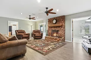 104 Fossil Ct, Springtown, TX 76082 - Photo 14