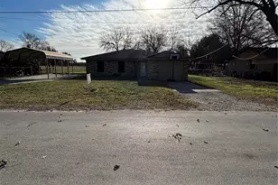 1018 N Fisher St, Gorman, TX 76454 - Photo 2