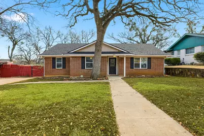 404 E Huitt Lane, Euless, TX 76040 - Photo 1