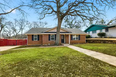 404 E Huitt Lane, Euless, TX 76040 - Photo 2