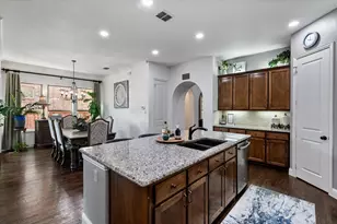 1010 Ivy Charm Way, Arlington, TX 76005 - Photo 4