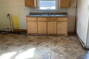 110 E Angeline St, Groesbeck, TX 76642 - Photo 12