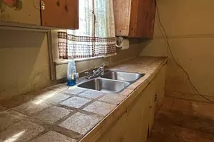 401 E Spruce St, Whitewright, TX 75491 - Photo 10