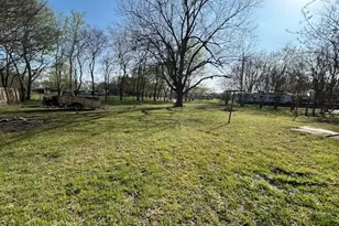 401 E Spruce St, Whitewright, TX 75491 - Photo 22