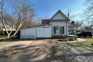 401 E Spruce St, Whitewright, TX 75491 - Photo 6