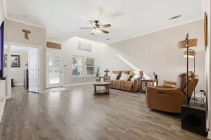 863 Lindbergh Ln, Grand Prairie, TX 75051 - Photo 6