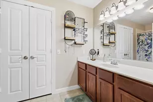 863 Lindbergh Ln, Grand Prairie, TX 75051 - Photo 18