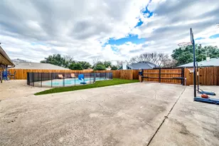 2720 Prairie Creek Ct, Plano, TX 75075 - Photo 32