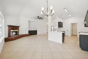 1016 Grand Central Pkwy, Saginaw, TX 76131 - Photo 10